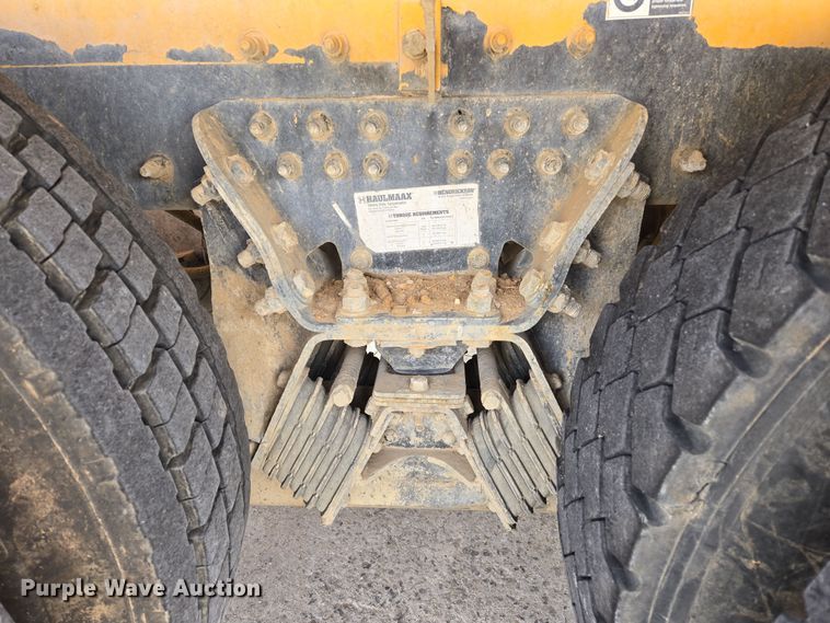 image for item DW5077 2014 Peterbilt 365 ready mix truck