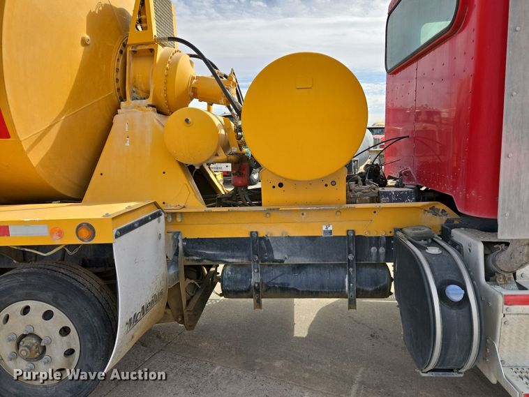 image for item DW5077 2014 Peterbilt 365 ready mix truck