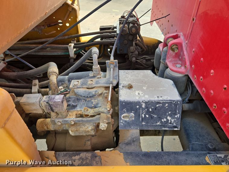 image for item DW5077 2014 Peterbilt 365 ready mix truck