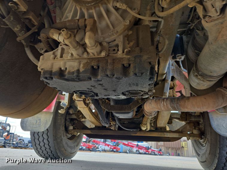 image for item DW5077 2014 Peterbilt 365 ready mix truck