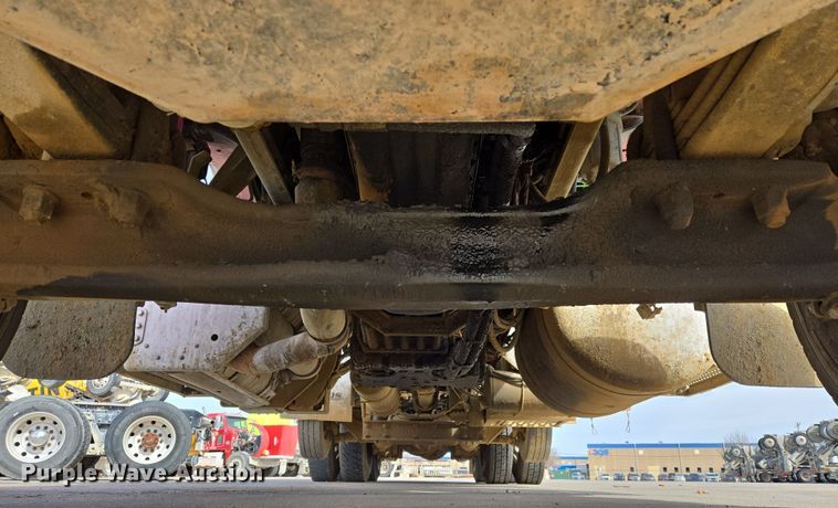 image for item DW5077 2014 Peterbilt 365 ready mix truck