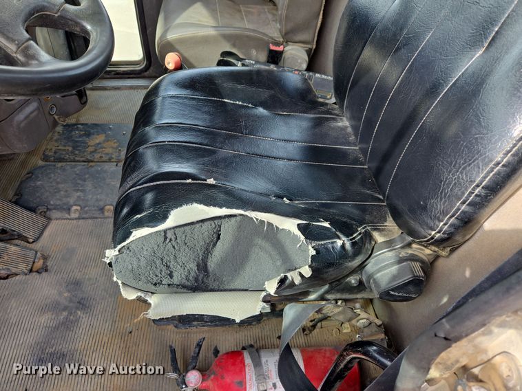 image for item DW5077 2014 Peterbilt 365 ready mix truck