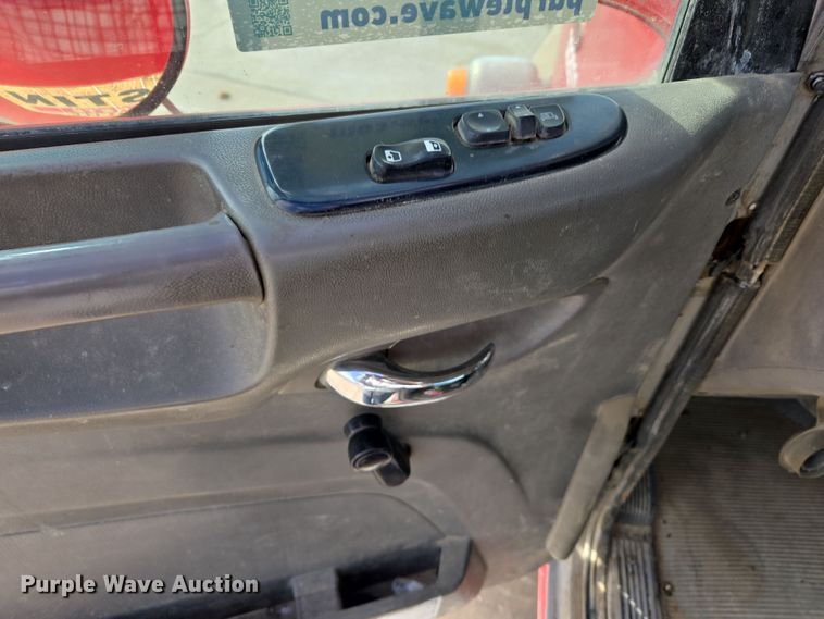 image for item DW5077 2014 Peterbilt 365 ready mix truck