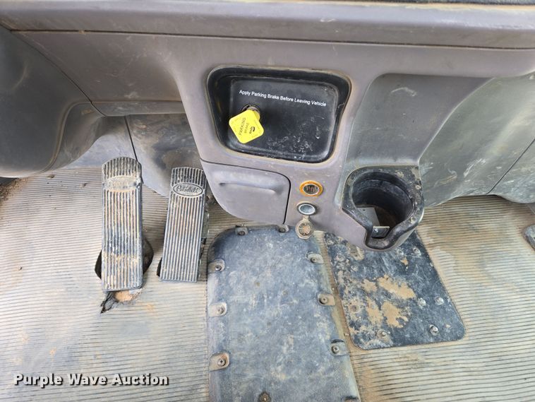 image for item DW5077 2014 Peterbilt 365 ready mix truck