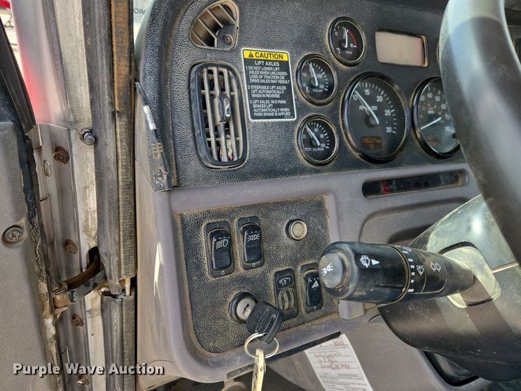 image for item DW5077 2014 Peterbilt 365 ready mix truck