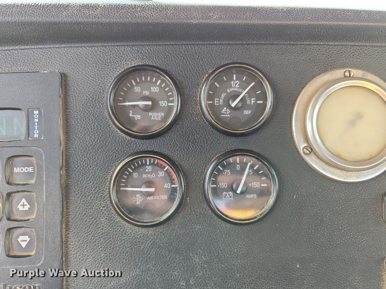 image for item DW5077 2014 Peterbilt 365 ready mix truck