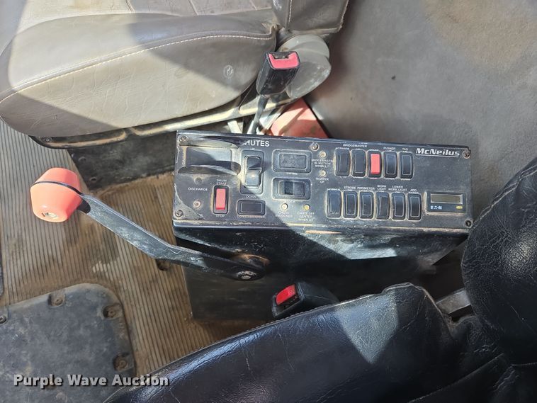 image for item DW5077 2014 Peterbilt 365 ready mix truck