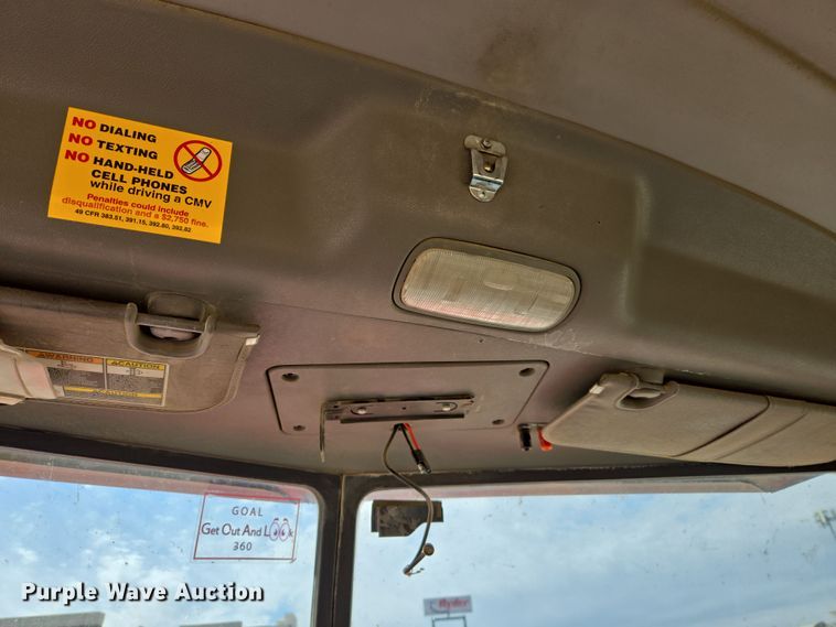 image for item DW5077 2014 Peterbilt 365 ready mix truck