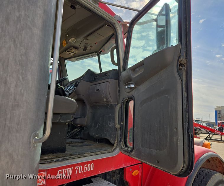 image for item DW5077 2014 Peterbilt 365 ready mix truck