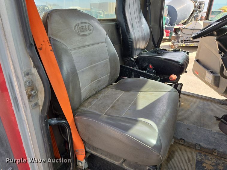 image for item DW5077 2014 Peterbilt 365 ready mix truck