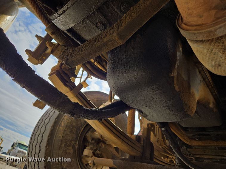 image for item DW5077 2014 Peterbilt 365 ready mix truck