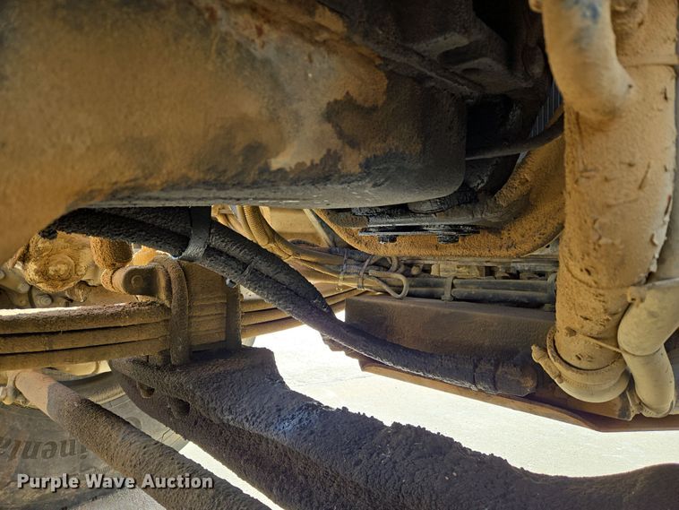 image for item DW5077 2014 Peterbilt 365 ready mix truck