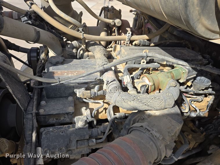 image for item DW5077 2014 Peterbilt 365 ready mix truck