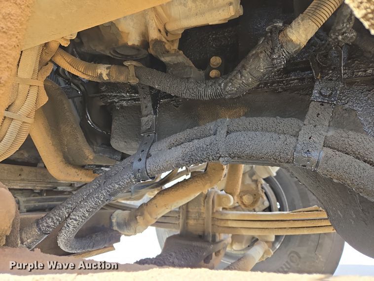 image for item DW5077 2014 Peterbilt 365 ready mix truck