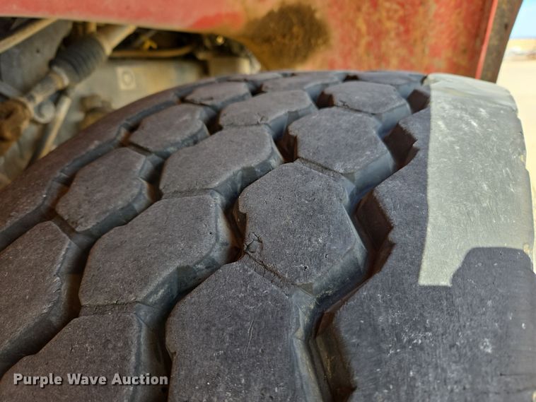 image for item DW5077 2014 Peterbilt 365 ready mix truck