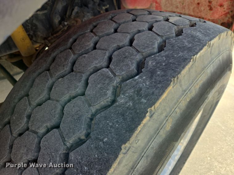 image for item DW5077 2014 Peterbilt 365 ready mix truck