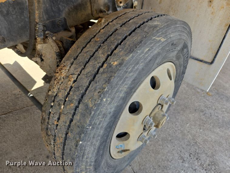 image for item DW5077 2014 Peterbilt 365 ready mix truck