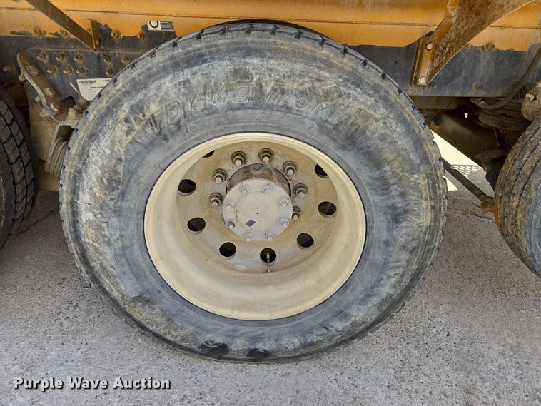 image for item DW5077 2014 Peterbilt 365 ready mix truck