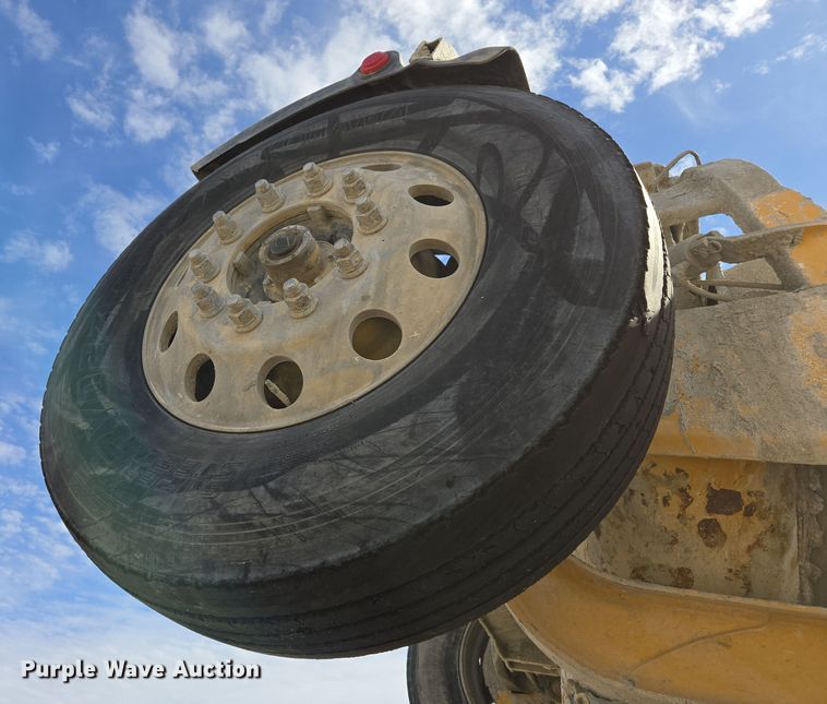 image for item DW5077 2014 Peterbilt 365 ready mix truck