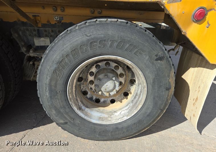 image for item DW5077 2014 Peterbilt 365 ready mix truck