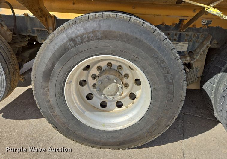 image for item DW5077 2014 Peterbilt 365 ready mix truck