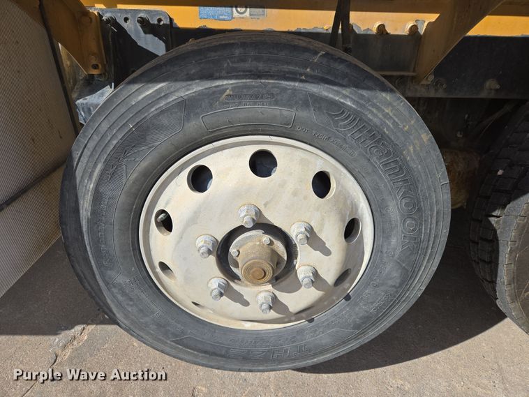 image for item DW5077 2014 Peterbilt 365 ready mix truck