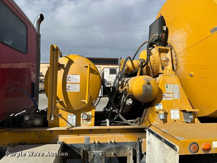 image for item DW5078 2017 Peterbilt 365 ready mix truck