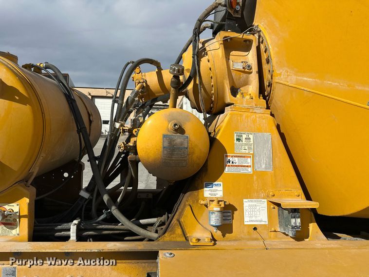 image for item DW5078 2017 Peterbilt 365 ready mix truck