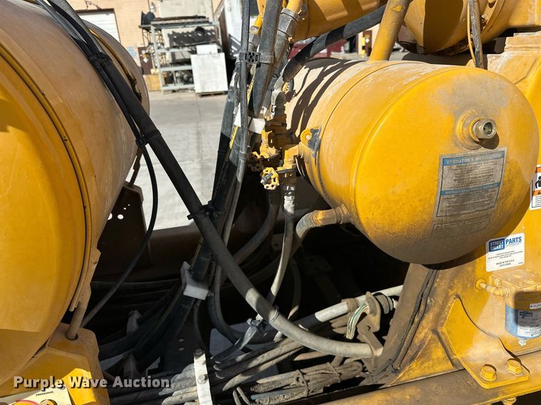 image for item DW5078 2017 Peterbilt 365 ready mix truck