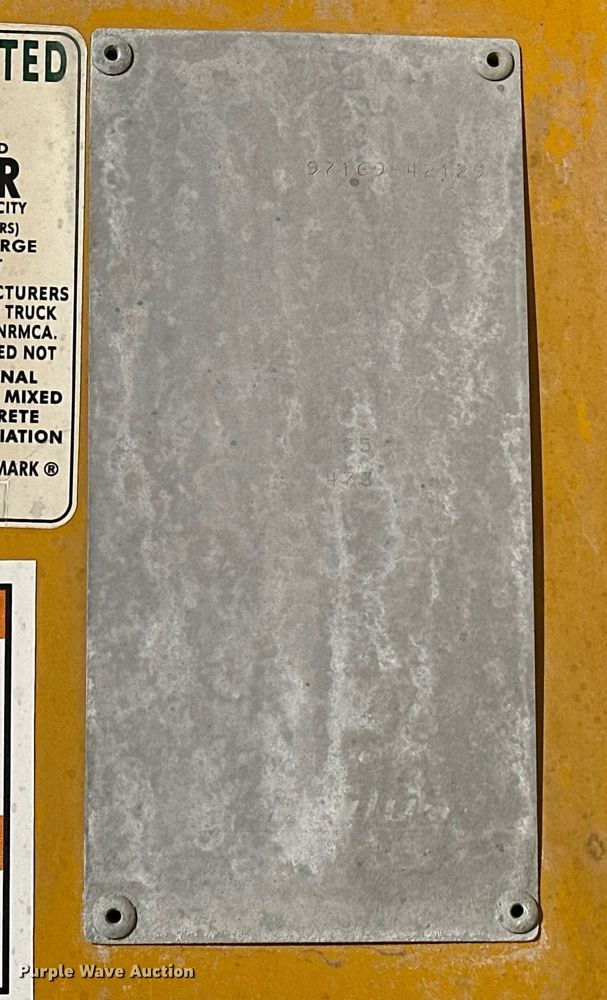 image for item DW5078 2017 Peterbilt 365 ready mix truck