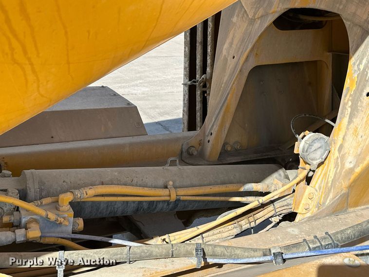 image for item DW5078 2017 Peterbilt 365 ready mix truck