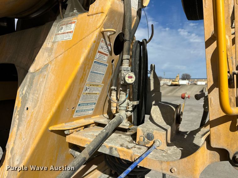 image for item DW5078 2017 Peterbilt 365 ready mix truck