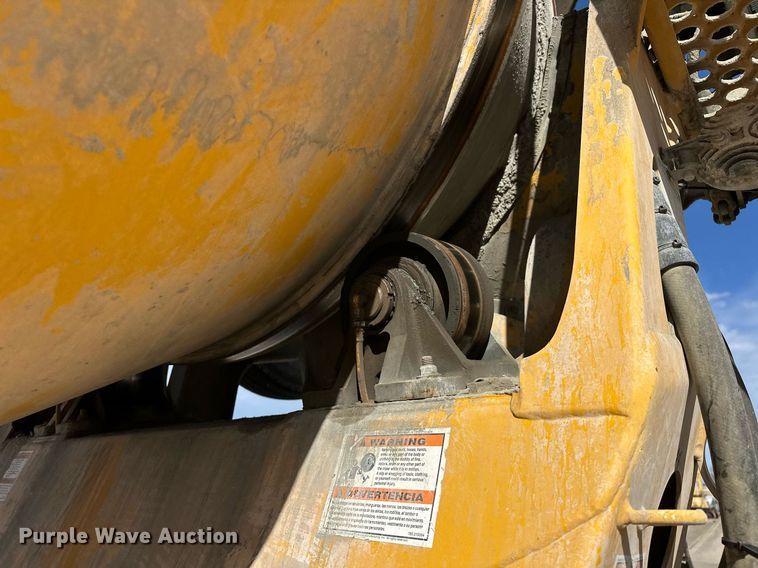 image for item DW5078 2017 Peterbilt 365 ready mix truck