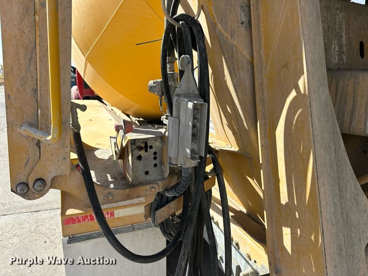 image for item DW5078 2017 Peterbilt 365 ready mix truck