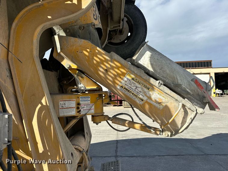 image for item DW5078 2017 Peterbilt 365 ready mix truck