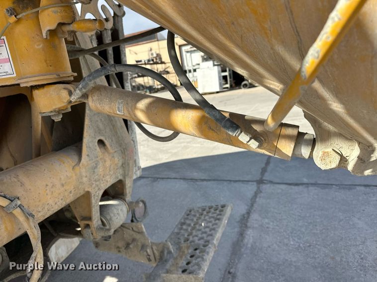 image for item DW5078 2017 Peterbilt 365 ready mix truck