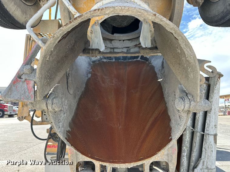 image for item DW5078 2017 Peterbilt 365 ready mix truck