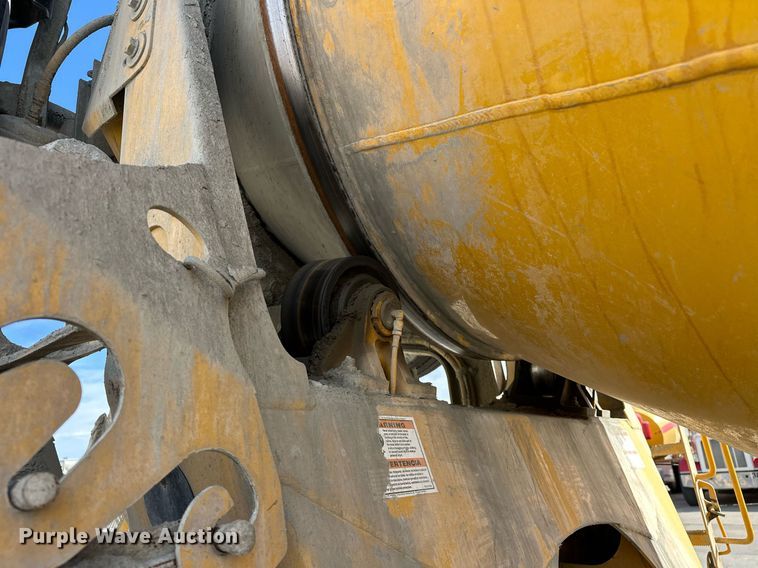 image for item DW5078 2017 Peterbilt 365 ready mix truck