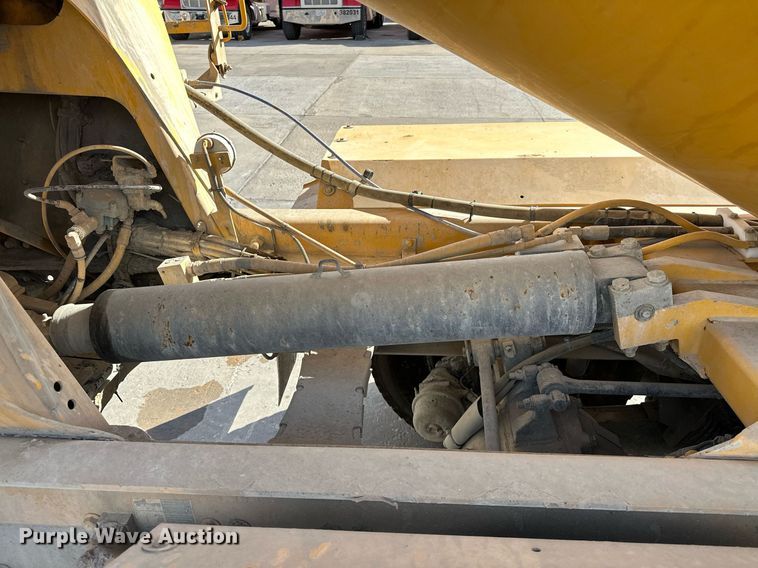 image for item DW5078 2017 Peterbilt 365 ready mix truck