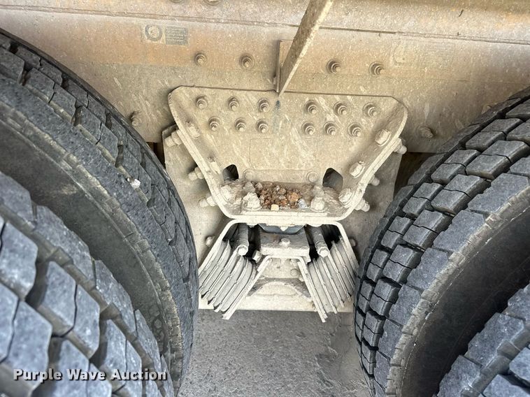 image for item DW5078 2017 Peterbilt 365 ready mix truck