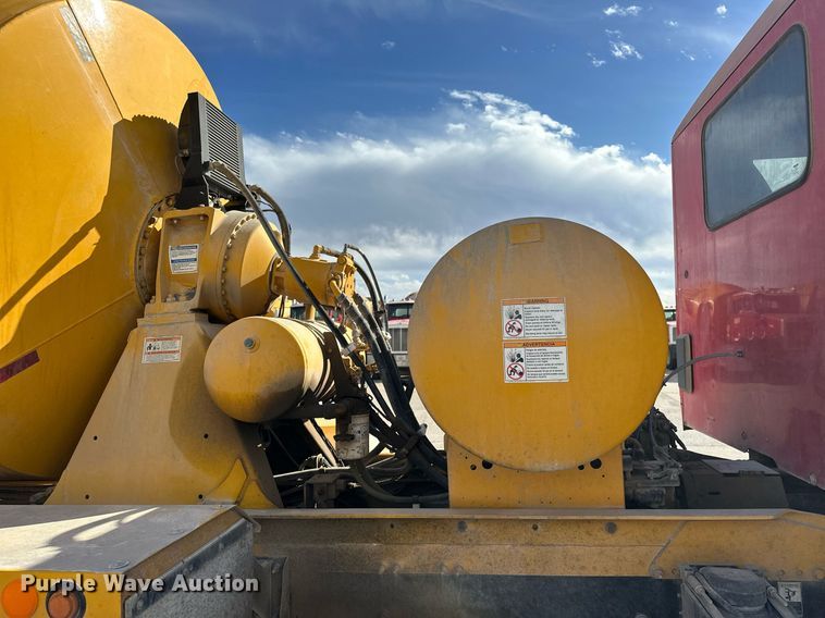 image for item DW5078 2017 Peterbilt 365 ready mix truck