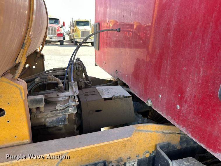 image for item DW5078 2017 Peterbilt 365 ready mix truck