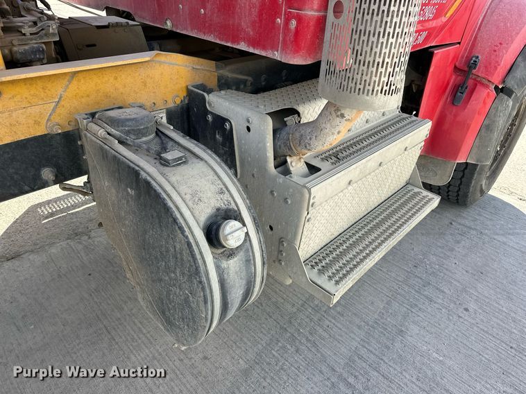 image for item DW5078 2017 Peterbilt 365 ready mix truck