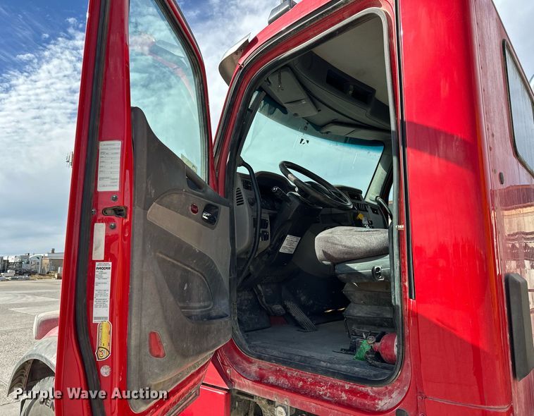 image for item DW5078 2017 Peterbilt 365 ready mix truck