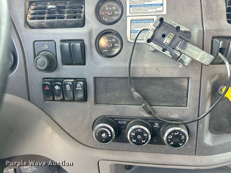 image for item DW5078 2017 Peterbilt 365 ready mix truck