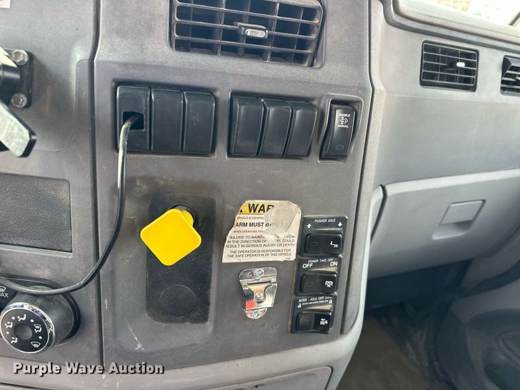 image for item DW5078 2017 Peterbilt 365 ready mix truck