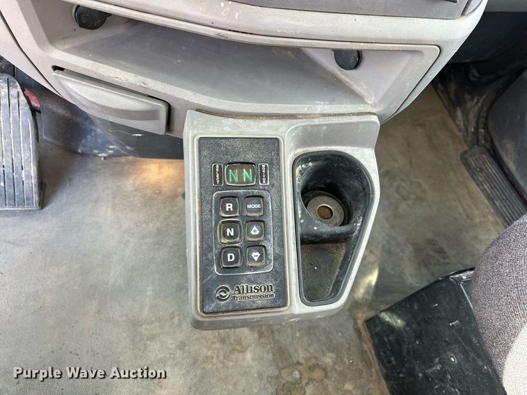 image for item DW5078 2017 Peterbilt 365 ready mix truck