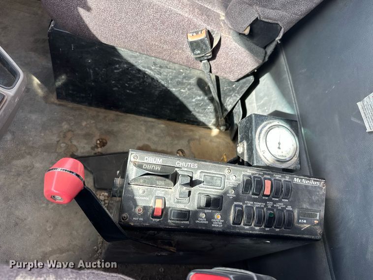 image for item DW5078 2017 Peterbilt 365 ready mix truck