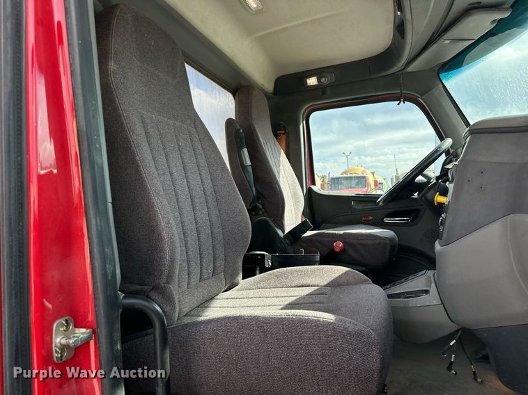 image for item DW5078 2017 Peterbilt 365 ready mix truck