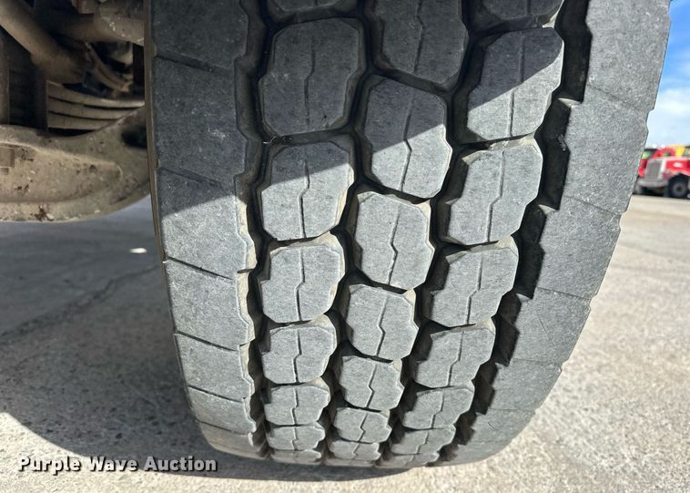 image for item DW5078 2017 Peterbilt 365 ready mix truck